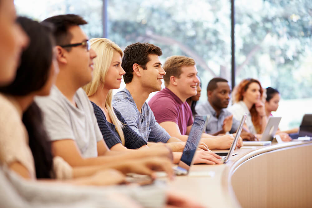 Como é a rotina de uma faculdade? Confira o dia-a-dia de um estudante  universitário